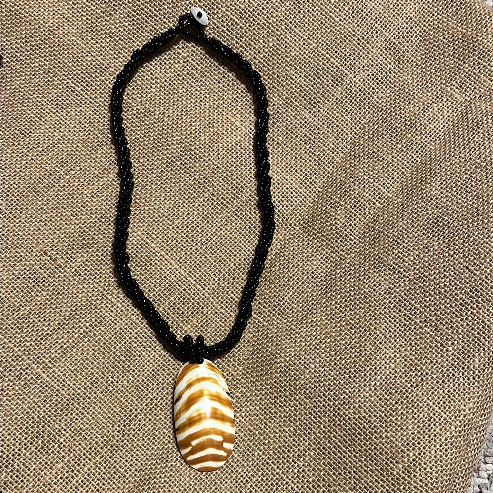 Elegant Black and Gold Necklace